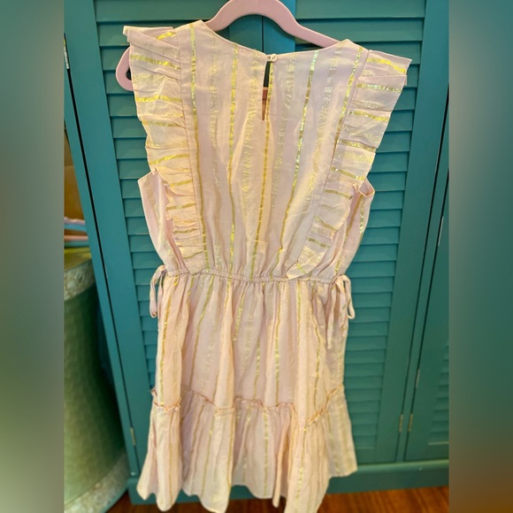Trende Girl - Pink Flutter sleeve dress with gold stripes - Picture 2 of 4
